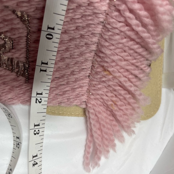 Louis Vuitton Wool Scarf in Pink, preloved. - Picture 11 of 11
